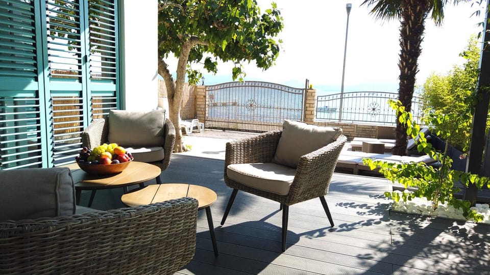 View (from property/room), Seating area, Lake view, Sea view