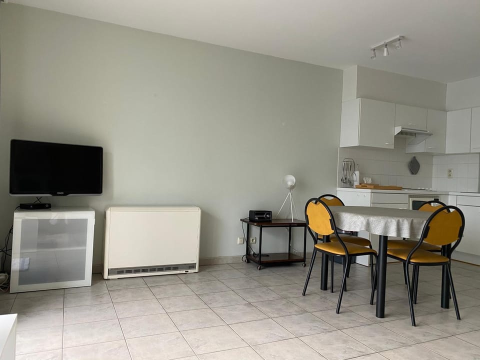 Appartement met aparte slaaphoek, garage en balkon Apartment in Middelkerke