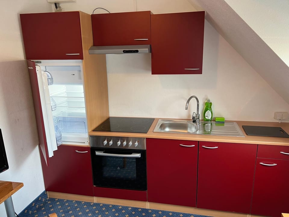 Kitchen or kitchenette, minibar