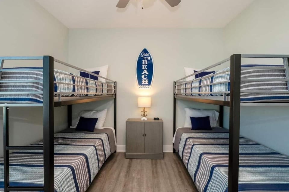 Bed, Photo of the whole room, Decorative detail, Bedroom, bunk bed