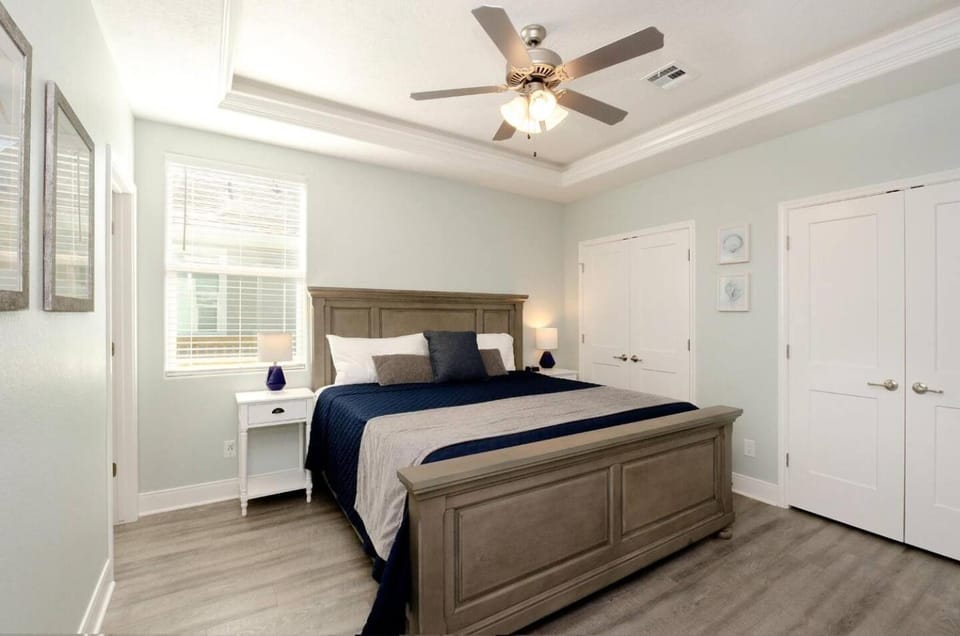 Bed, Photo of the whole room, Decorative detail, Bedroom