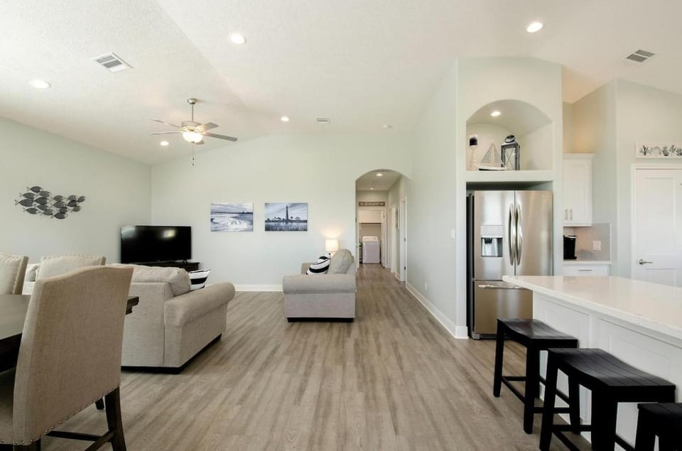 Living room, Photo of the whole room, Decorative detail, Dining area, kitchen