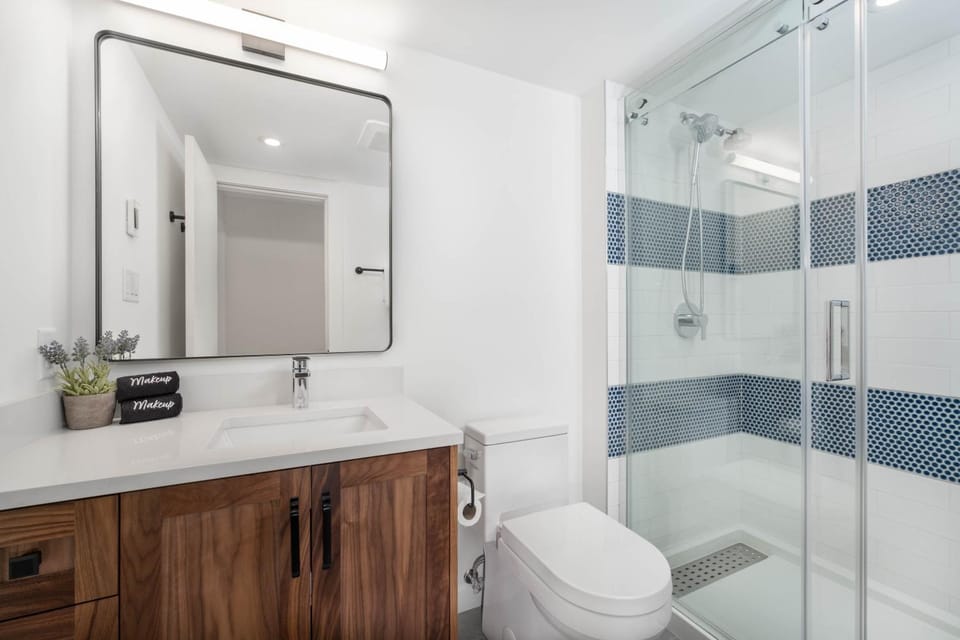3BR in Foxglove, Wood Burning Fireplace, Mudroom, Near Gondola, Parking House in Whistler
