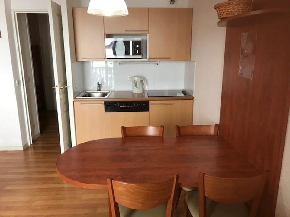 Charmant Studio Cabine 4 Pers - Parking, Piscine, Fitness, Proche Pistes - FR-1-404-313 Cabin in Aragon