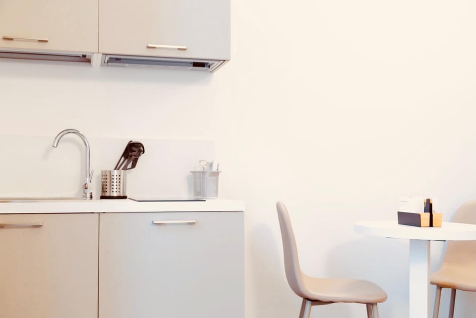 Coffee/tea facilities, Kitchen or kitchenette, Dining area
