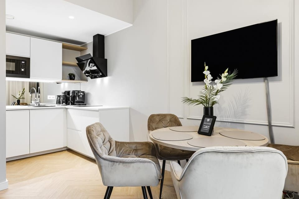 Seating area, kitchen