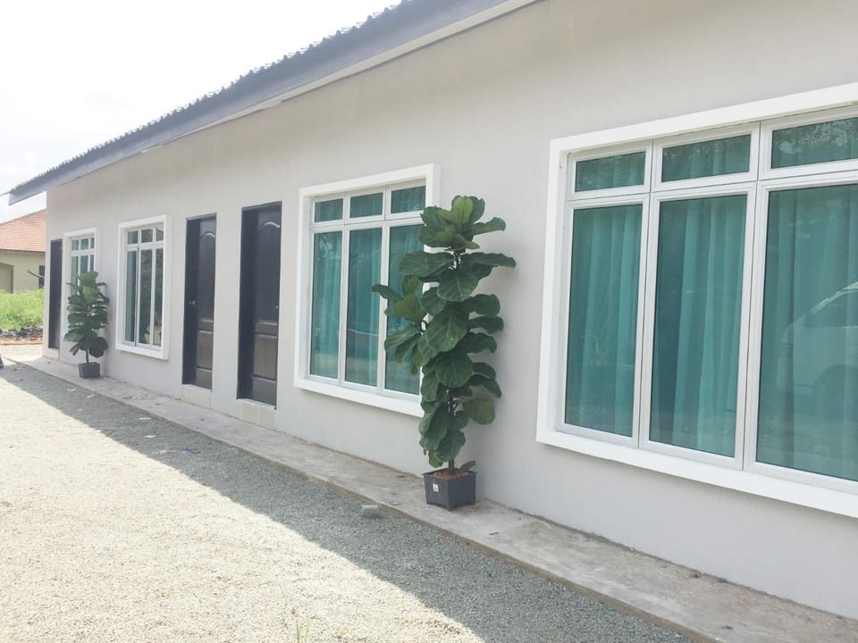 Property building, Patio, Facade/entrance