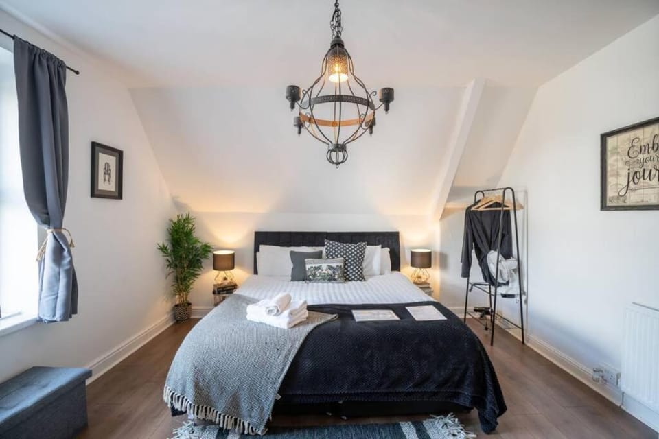 Bed, Bedroom, towels