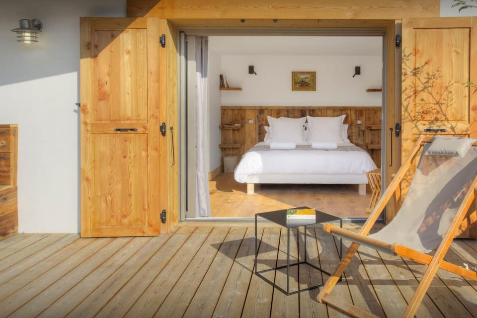 Bed, Balcony/Terrace, Photo of the whole room, Bedroom