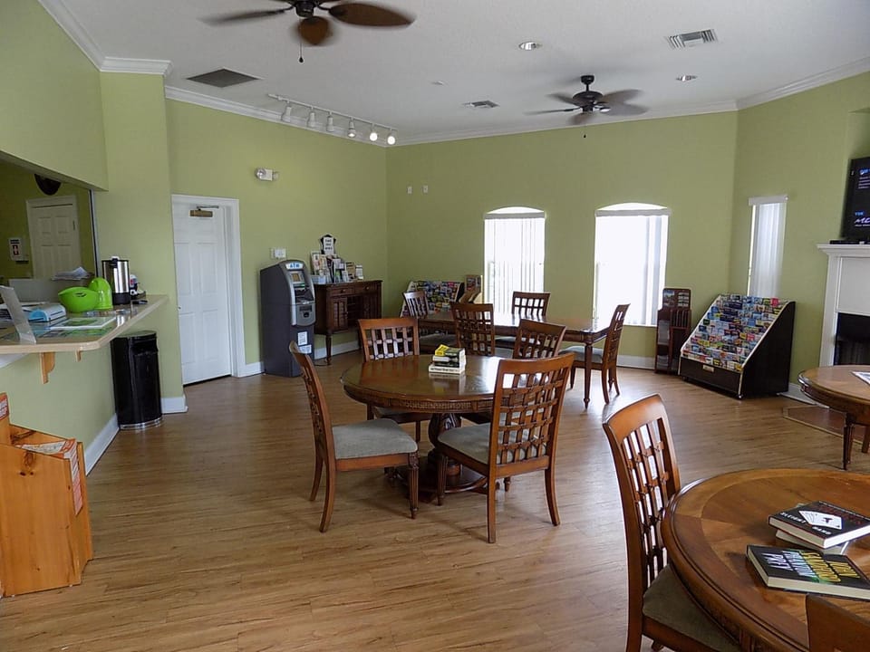Communal lounge/ TV room