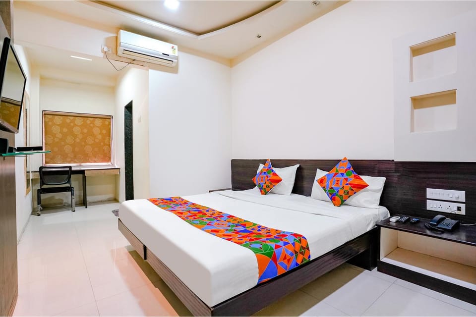 TV and multimedia, Photo of the whole room, Bedroom, air conditioner