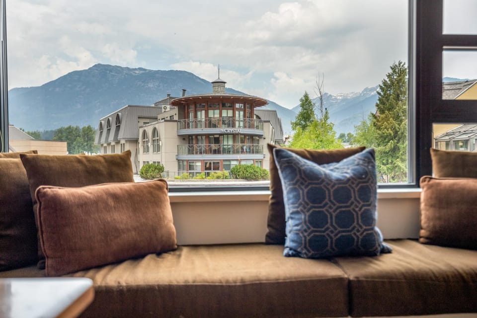 View (from property/room), Seating area, Mountain view