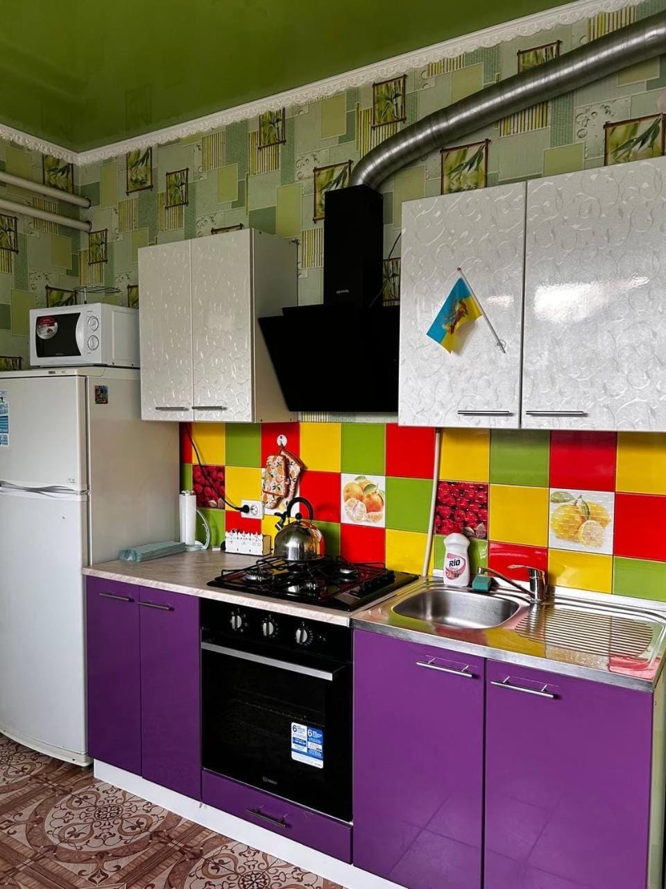 Kitchen or kitchenette, oven, stove