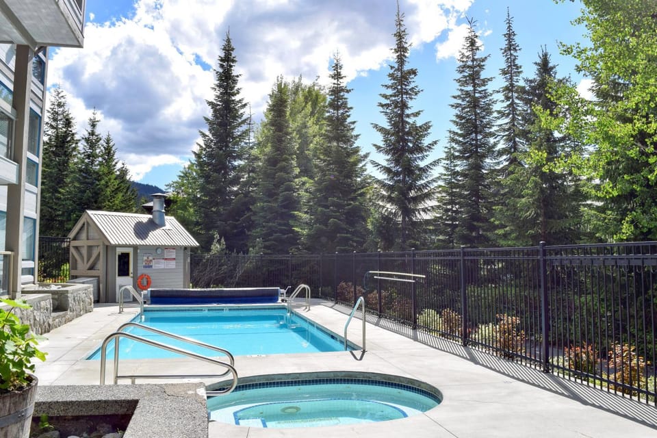 Hot Tub, Swimming pool