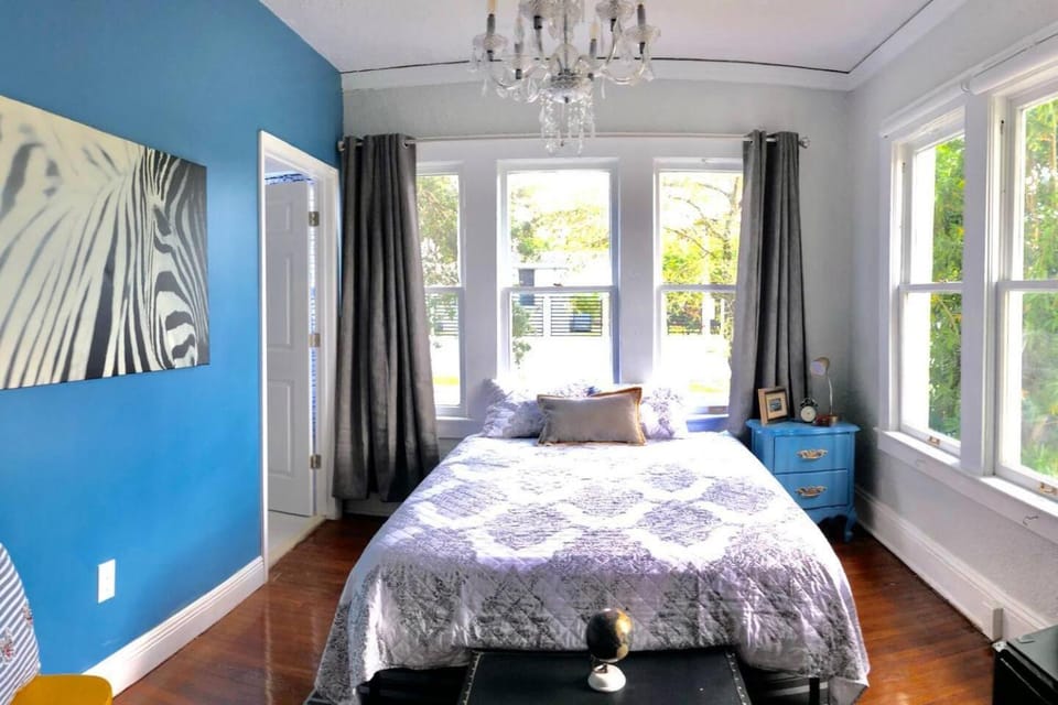 Private Suite Mins from MIA Free Parking Vacation rental in Miami