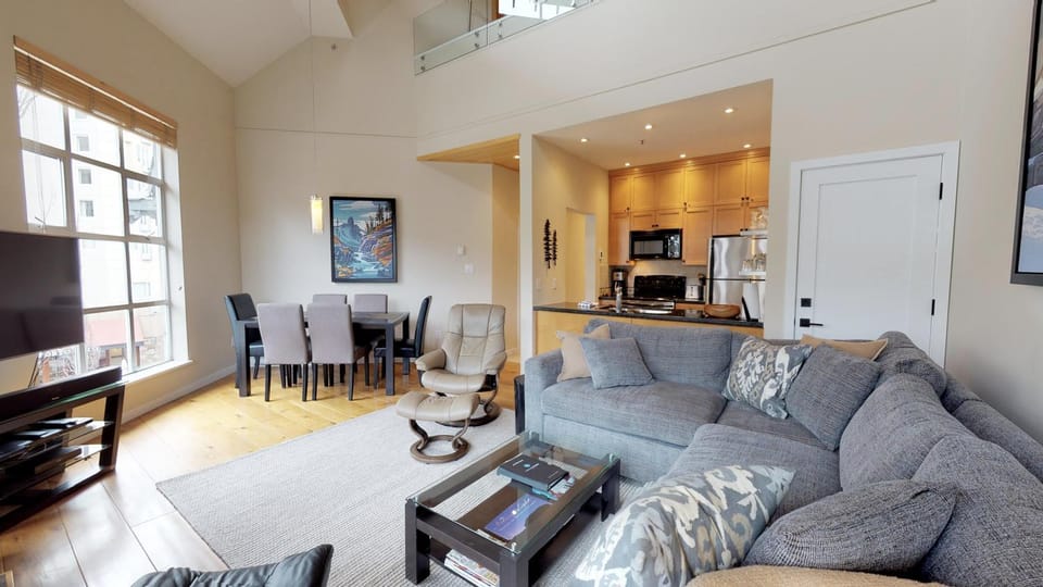 Kitchen or kitchenette, Living room, Dining area