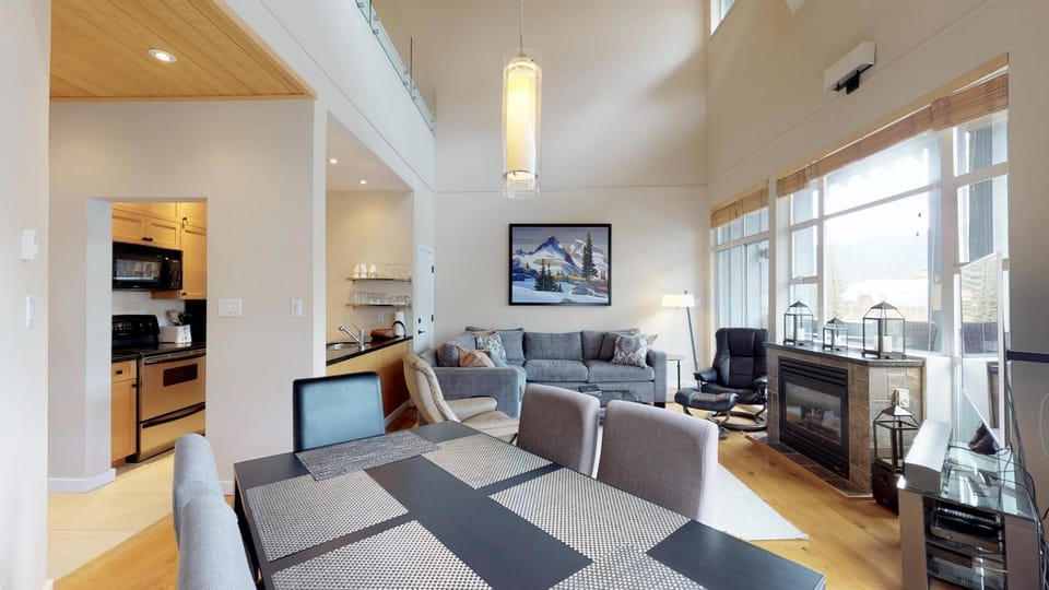 Kitchen or kitchenette, Living room
