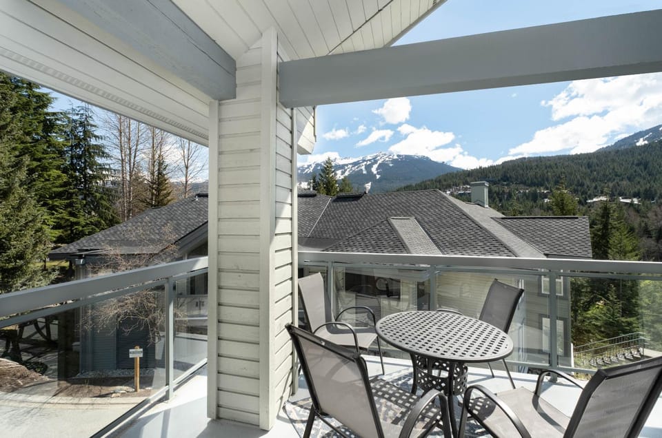 2BR in The Lynx, Family Sized, Mountain Views, Private Balcony, Tranquil Location, Parking House in Whistler