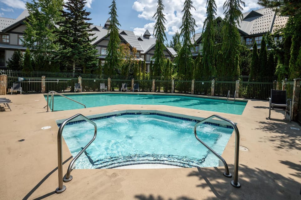 Pool view, Swimming pool, sunbed