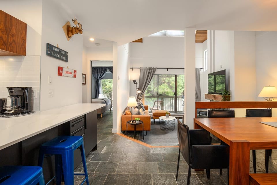 Kitchen or kitchenette, Living room, Dining area