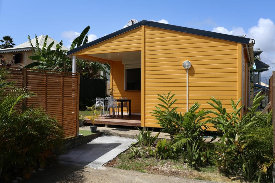Property building, Facade/entrance, Garden, Garden view