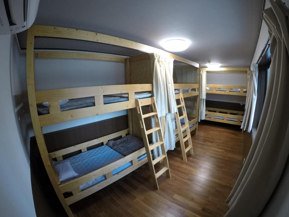 男性専用ゲストハウス cocoikoi Bed and Breakfast in Okinawa Prefecture
