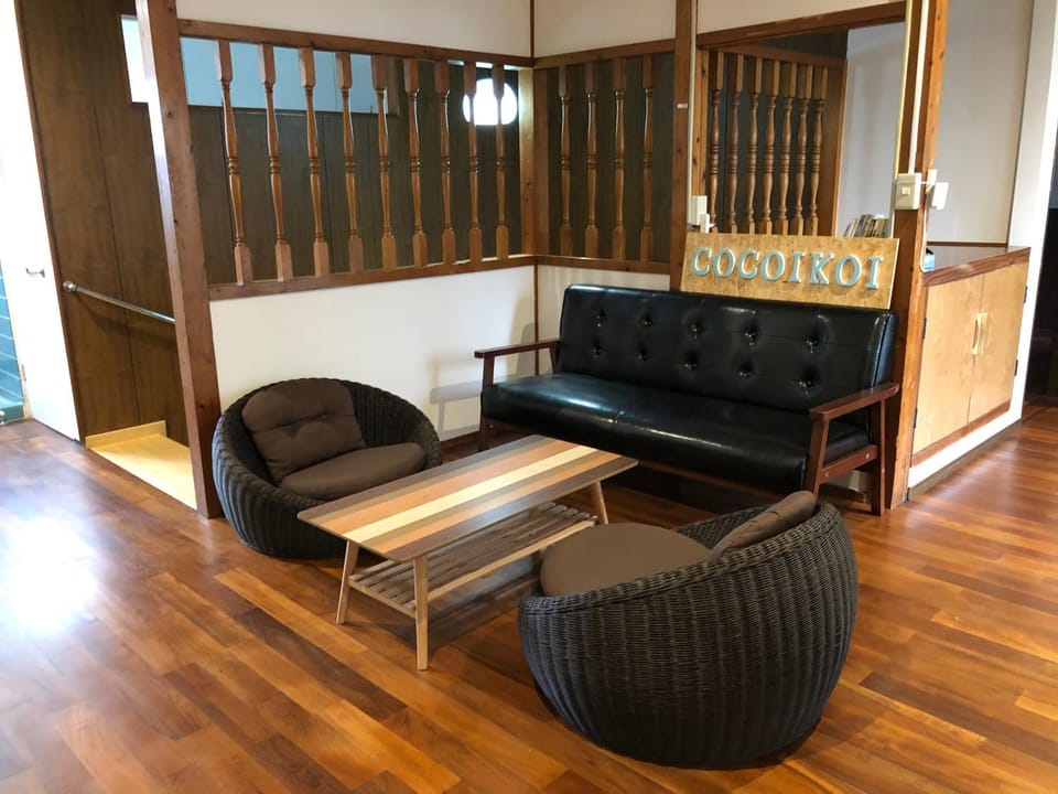 男性専用ゲストハウス cocoikoi Bed and Breakfast in Okinawa Prefecture