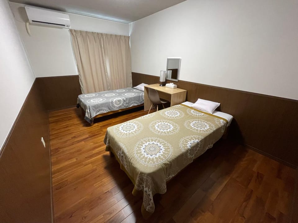 男性専用ゲストハウス cocoikoi Bed and Breakfast in Okinawa Prefecture