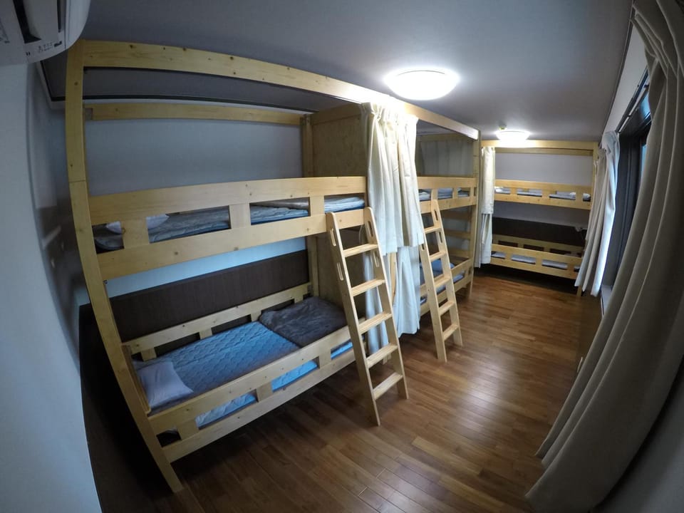 男性専用ゲストハウス cocoikoi Bed and Breakfast in Okinawa Prefecture