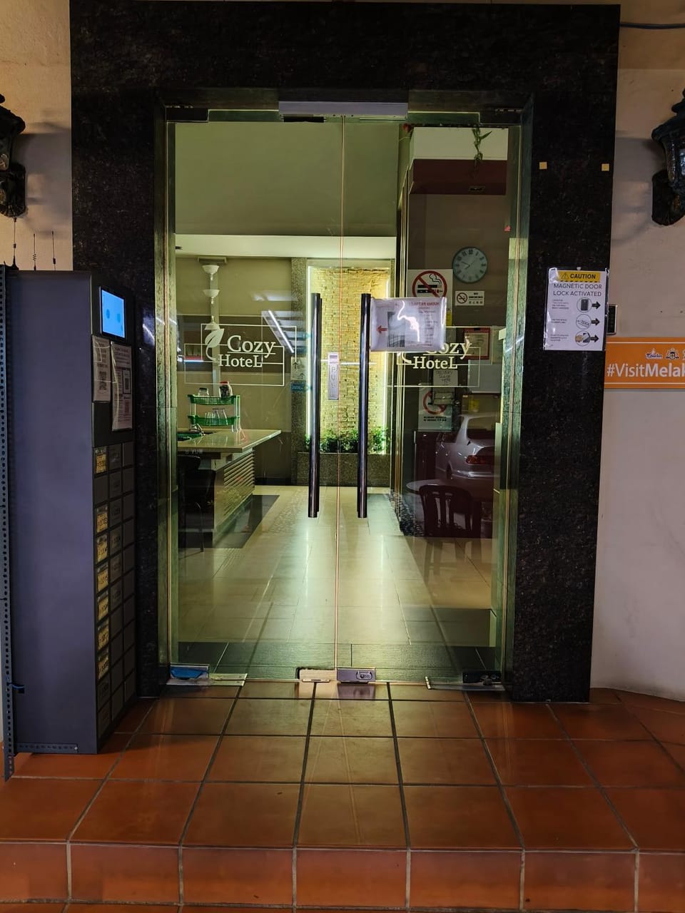 Facade/entrance