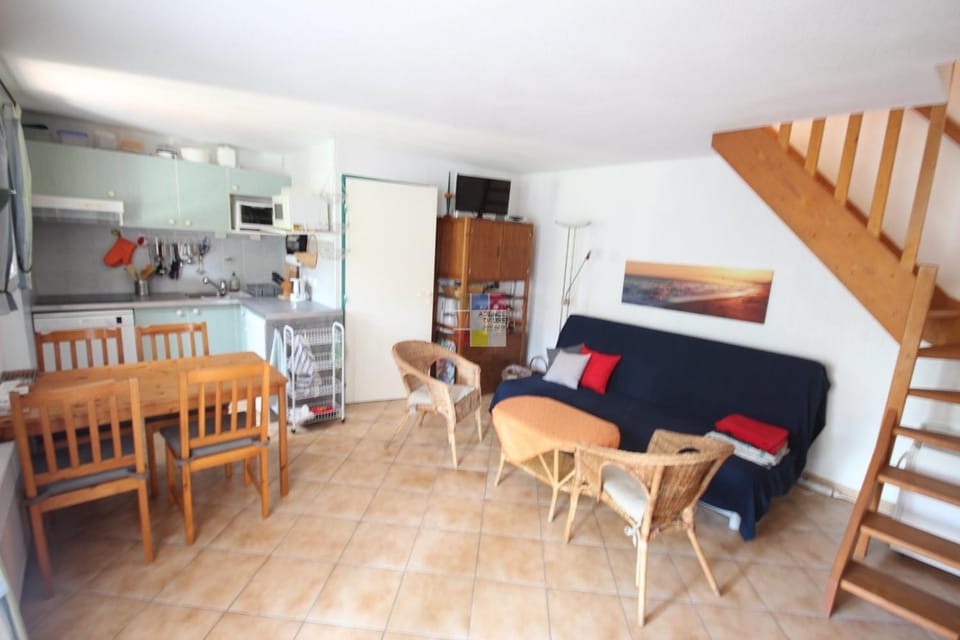 Kitchen or kitchenette, Living room, Dining area