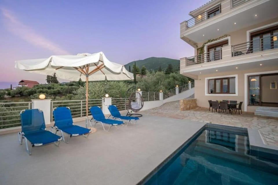 Natural landscape, Balcony/Terrace, Swimming pool, sunbed