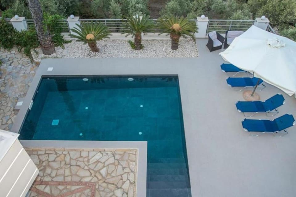 Swimming pool, sunbed