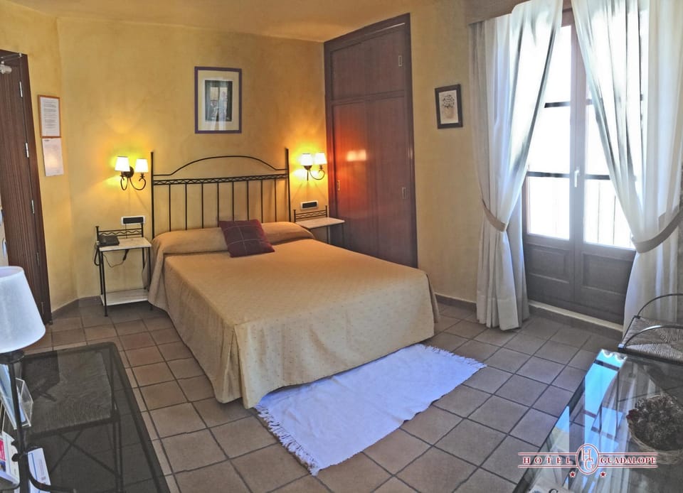 HOTEL GUADALOPE Hotel in Aragon