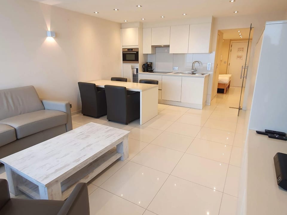 TV and multimedia, Kitchen or kitchenette, Living room, Seating area, oven, pet friendly, stove