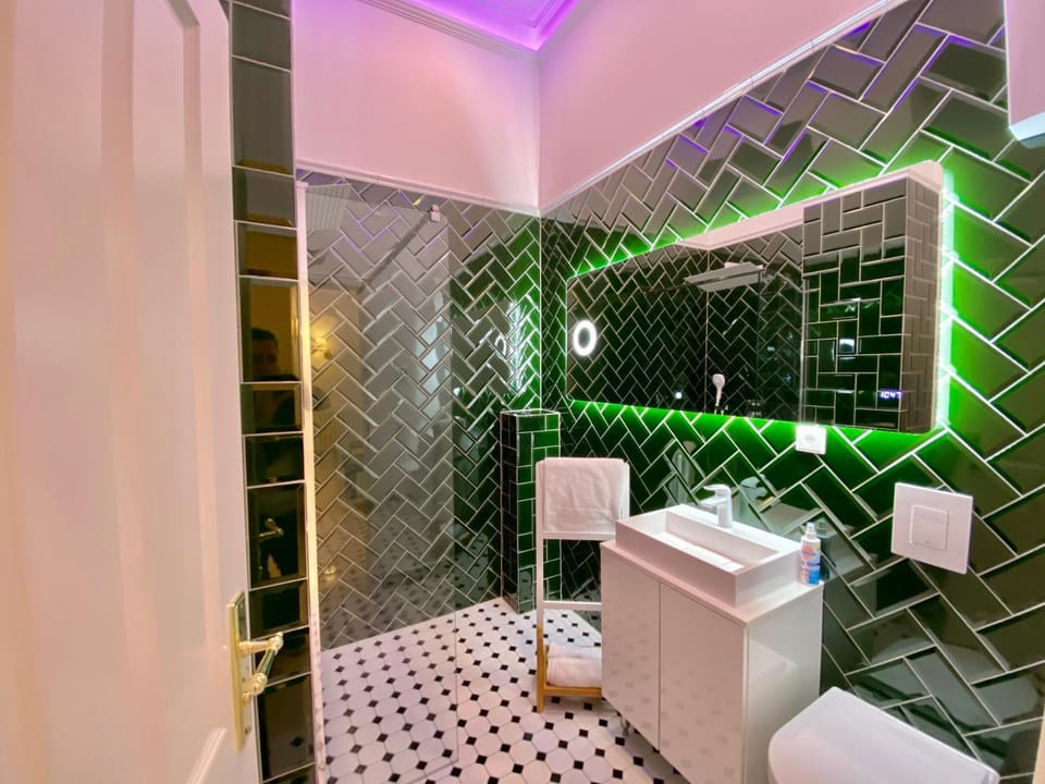 Shower, Toilet, Bathroom