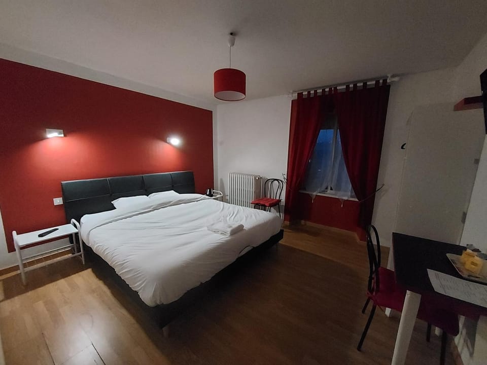 Bed, Photo of the whole room