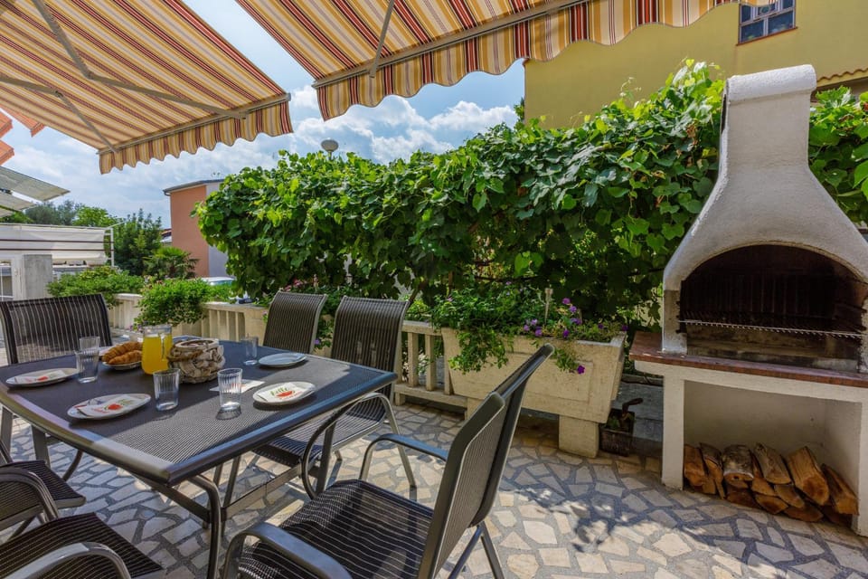 BBQ facilities, Balcony/Terrace, Seating area