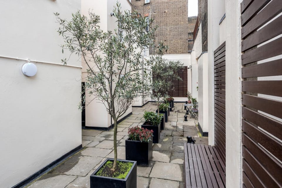 Facade/entrance, Internal: Not applicable to any particular room