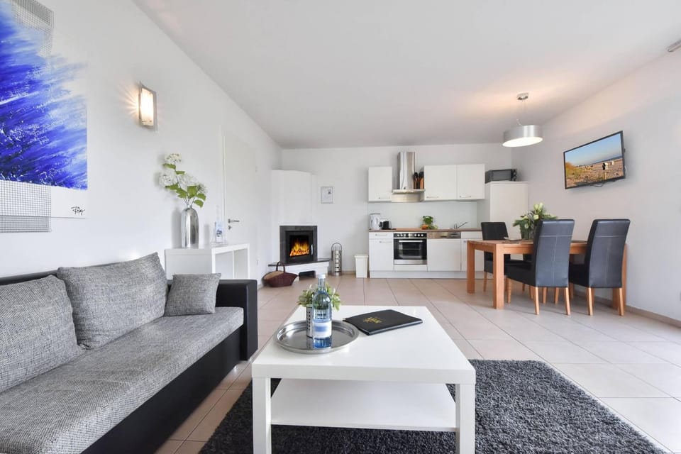 TV and multimedia, Kitchen or kitchenette, Living room, Seating area, Dining area, pet friendly, stove