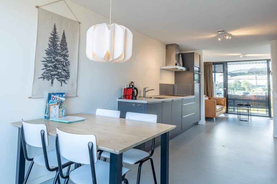 Kitchen or kitchenette, Communal kitchen
