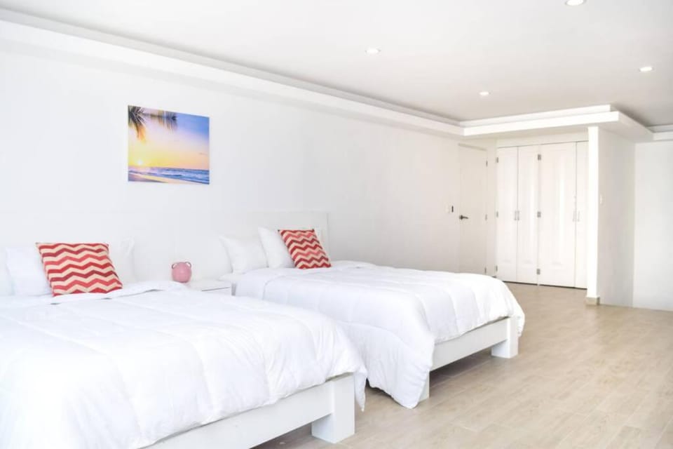 Bed, Photo of the whole room, Bedroom, internet, wardrobe, air conditioner