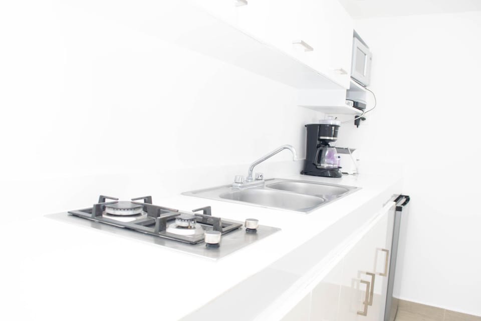 Coffee/tea facilities, Kitchen or kitchenette, microwave, stove, air conditioner