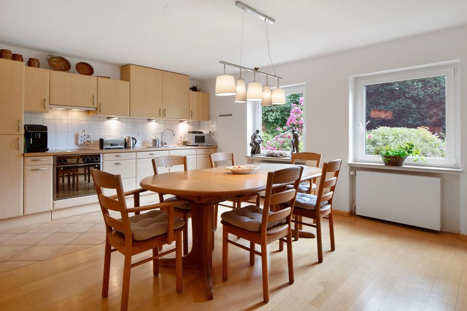 Property building, Kitchen or kitchenette, Living room