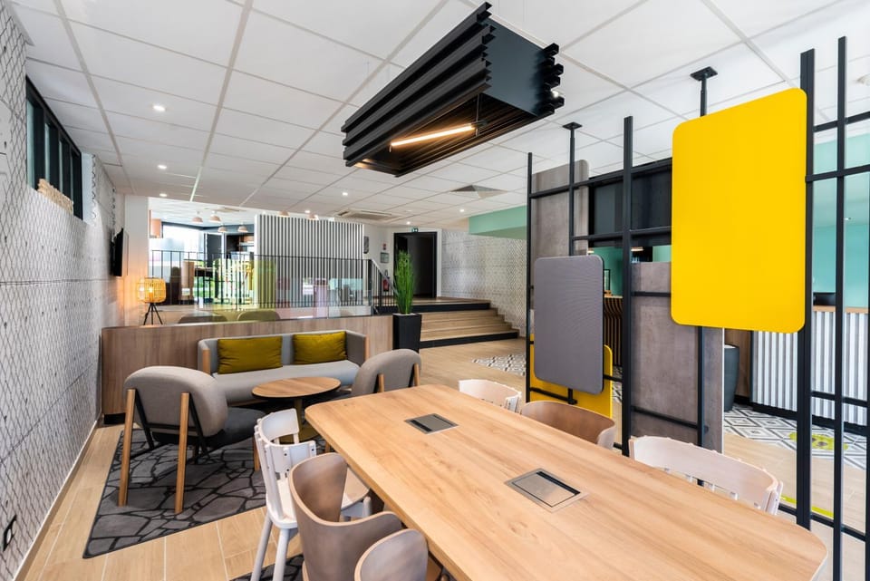 Business facilities, Seating area, Area and facilities