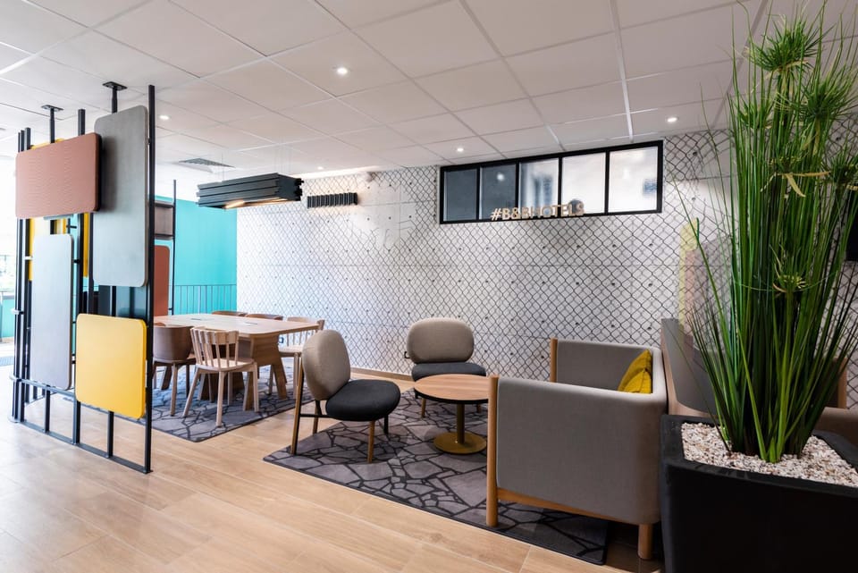 Business facilities, Area and facilities