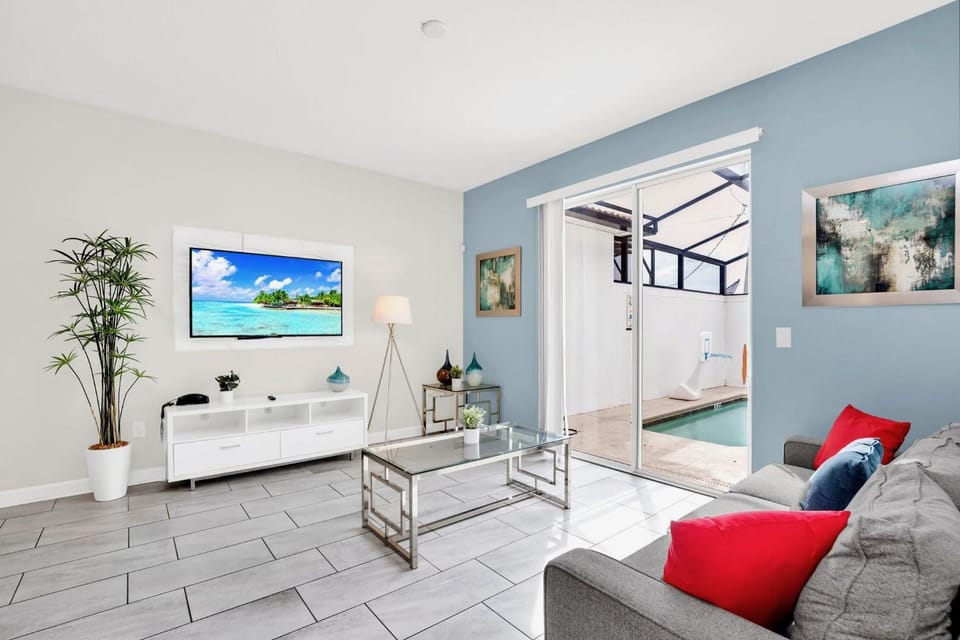 TV and multimedia, Living room, Pool view