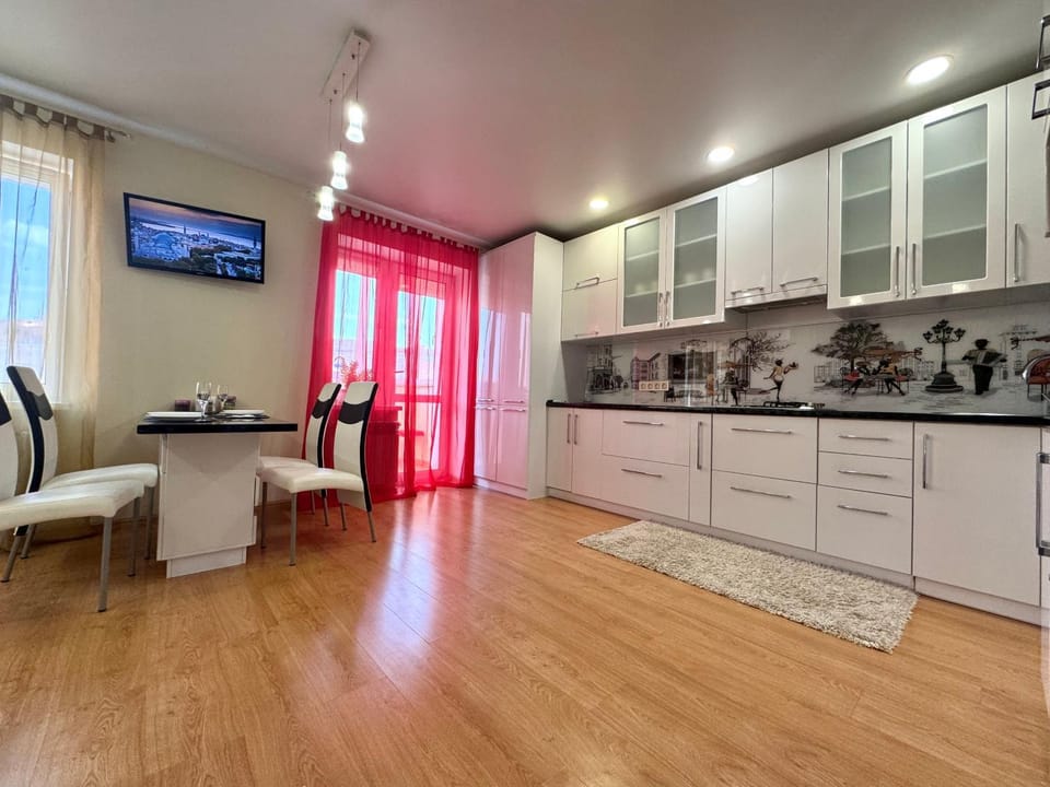 TV and multimedia, Kitchen or kitchenette, Dining area, stove