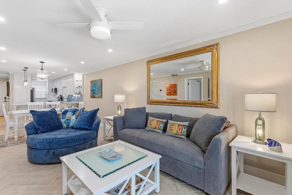 516 - Newly Updated Oceanfront 2 Bedroom Apartment in Edgewater
