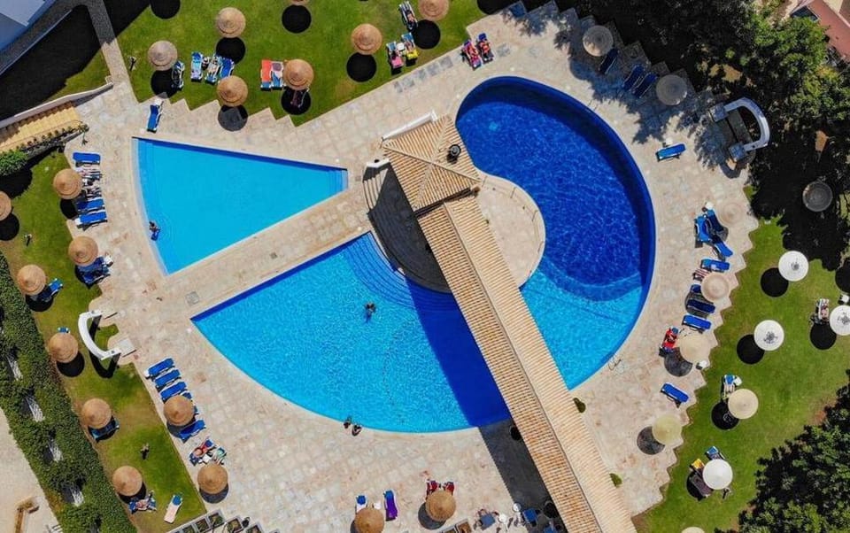 Praia da Rocha, Vila Rosa, T1, Piscinas, Parqueamento e Internet by IG Apartment in Portimao